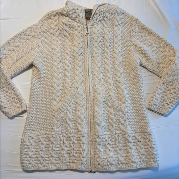 NWT Irish Wool Sweater - Hooded Women’s XXL *Purchased In Dublin Ireland* - Picture 7 of 9